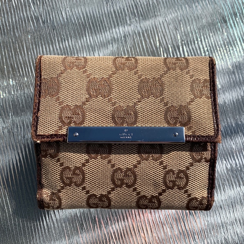 Gucci wallet. Much loved but still lots of life left! Make offer!